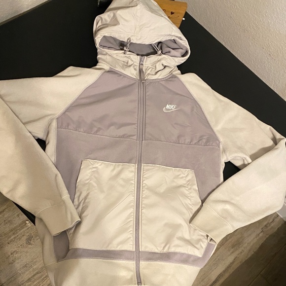 Nike Jacket - Picture 2 of 7